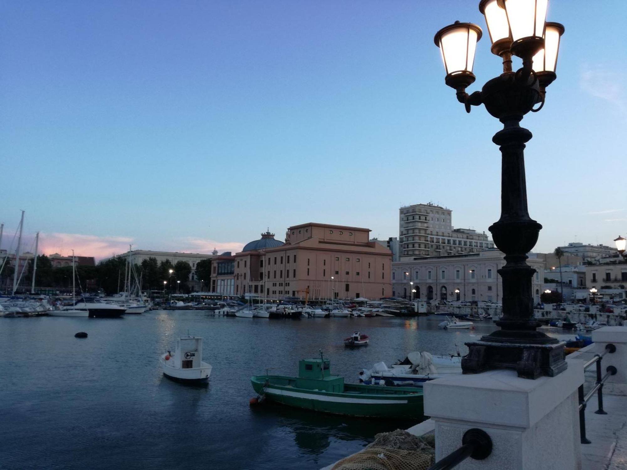 Cosmopolitan-Bari Exterior foto